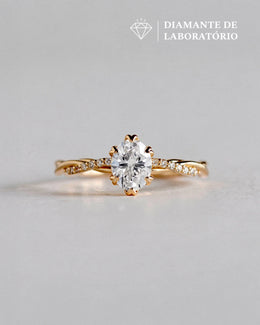 Anel de Noivado Lili Cravejado em Ouro 18K com Diamante de Laboratório 1 ct