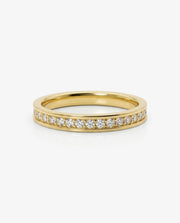 Aliança Reta 3mm em Ouro Cravejada com Zircônias