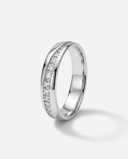 Aliança Abaulada 4mm em Prata Cravejada Diagonal com Zircônias
