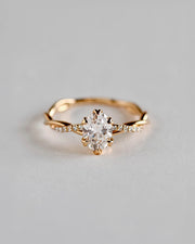 Anel de Noivado Lili Cravejado em Ouro 18K com Diamante de Laboratório 1 ct