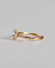 Anel de Noivado Lili Cravejado em Ouro 18K com Diamante de Laboratório 1 ct