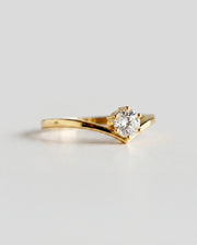 Anel de Noivado Crown V em Ouro 18K com Diamante Natural 0,5 ct GIA