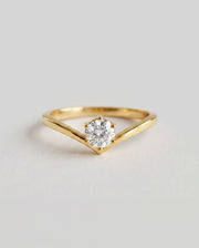 Anel de Noivado Crown V em Ouro 18K com Diamante Natural 0,5 ct GIA