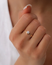 Anel de Noivado Crown V em Ouro 18K com Diamante Natural 0,5 ct GIA