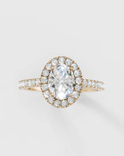 Anel de Noivado Halo Oval Cravejado em Moissanites