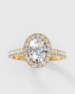 Anel de Noivado Halo Oval Cravejado em Moissanites