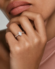 Anel de Noivado Lili Cravejado em Ouro 18K com Diamante de Laboratório 1 ct