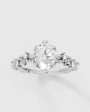 Anel de Noivado Lili Floral em Moissanites Cravejadas