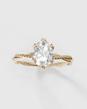 Anel de Noivado Lili em Ouro 18K com Moissanite central