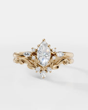 Conjunto Fleur Anel de Noivado e Aparador em Ouro 18K e Moissanites