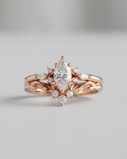 Conjunto Fleur Anel de Noivado e Aparador em Ouro 18K e Moissanites