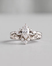Conjunto Fleur Anel de Noivado e Aparador em Ouro 18K e Moissanites